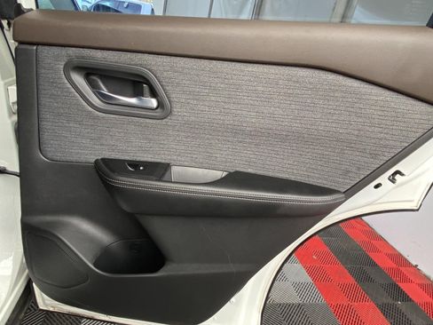 Used 2021 Nissan Rogue SV image 10