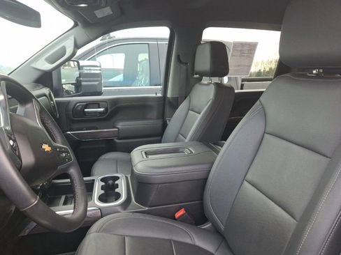 Used 2022 Chevrolet Silverado 2500 LTZ w/ LTZ Plus Package image 11