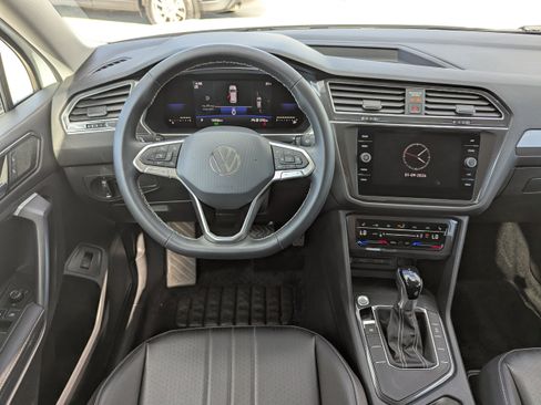 Used 2022 Volkswagen Tiguan SE image 11