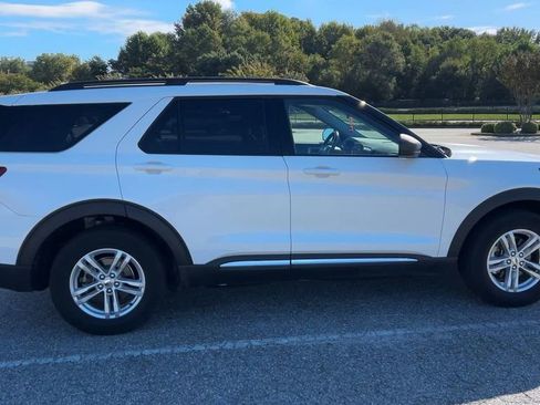 Used 2022 Ford Explorer XLT w/ Equipment Group 202A image 7