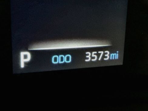 Used 2023 Toyota Sienna XLE w/ XLE Plus Package FWD image 4