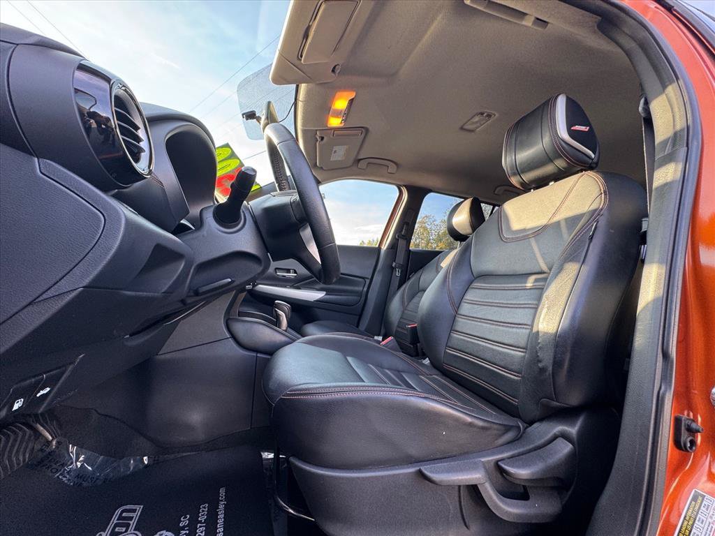 Used 2019 Nissan Kicks SR w/ SR Premium Package FWD image 14