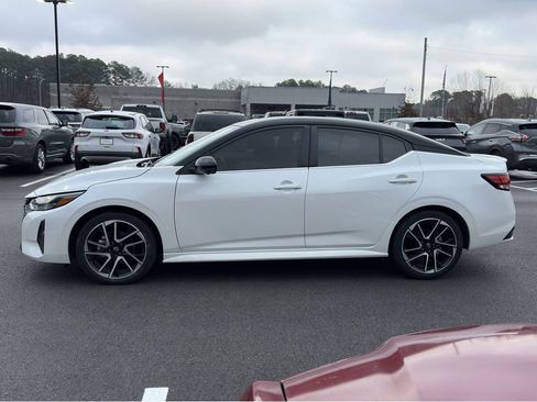 Used 2024 Nissan Sentra SR w/ SR Premium Package image 6