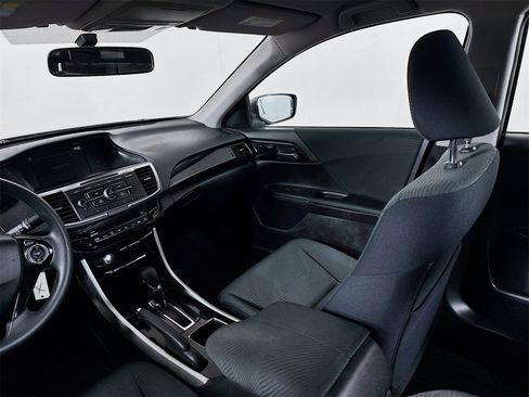 Used 2016 Honda Accord LX image 19