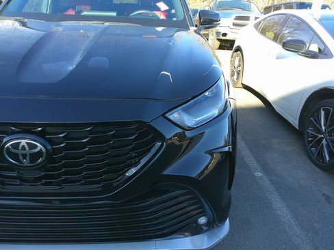 Used 2023 Toyota Highlander XSE image 11