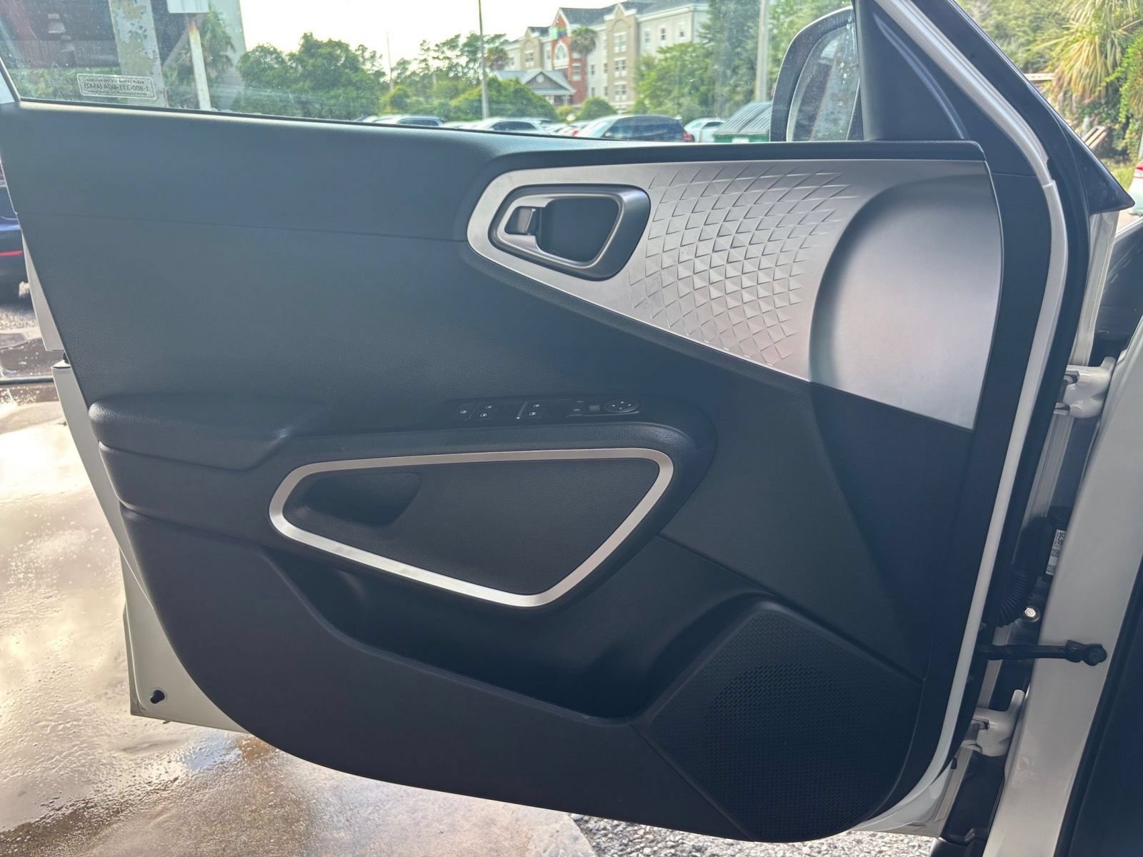 Used 2025 Kia Soul LX w/ LX Technology Package FWD image 18
