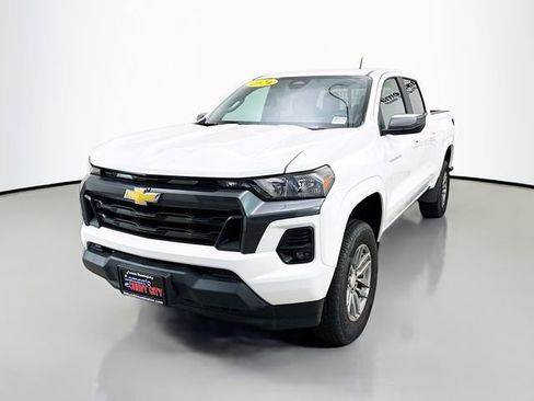 Used 2024 Chevrolet Colorado LT w/ LT Convenience Package image 4