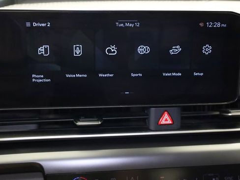 Used 2025 Kia Carnival FWD image 22