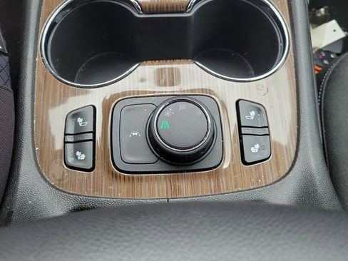 Used 2023 GMC Acadia SLE w/ Driver Convenience Package FWD image 30