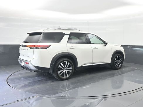 Used 2024 Nissan Pathfinder Platinum FWD image 15