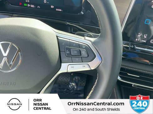 Used 2025 Volkswagen Atlas SE AWD/4WD image 21