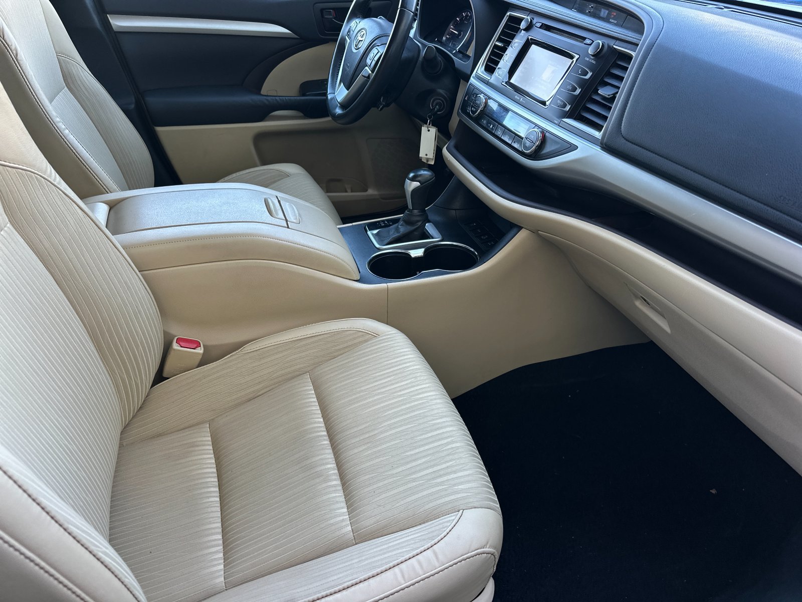 Used 2015 Toyota Highlander Plus AWD/4WD image 16
