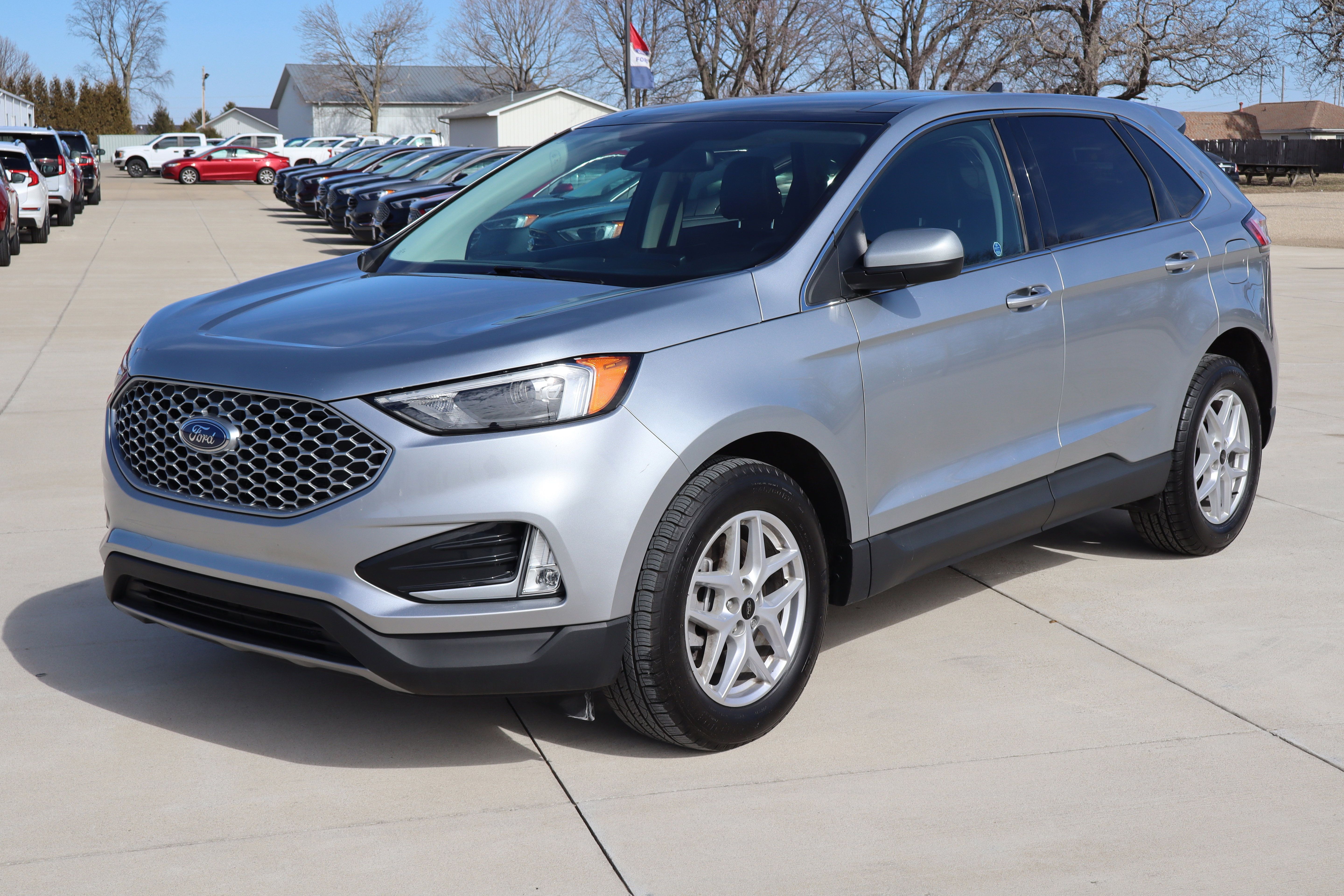 Used 2024 Ford Edge SEL w/ Convenience Package AWD/4WD image 2