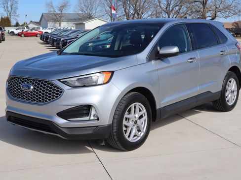 Used 2024 Ford Edge SEL w/ Convenience Package image 2