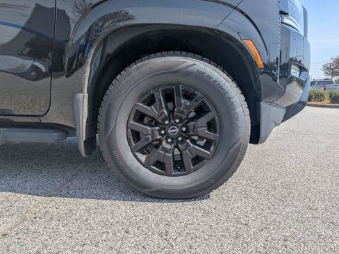 Used 2023 Nissan Frontier SV w/ Midnight Edition Package image 11