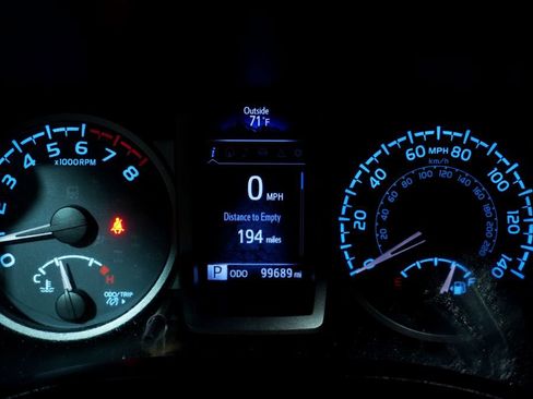 Used 2018 Toyota Tacoma TRD Off-Road w/ Technology Package AWD/4WD image 25