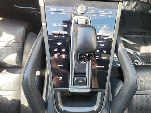 Certified 2020 Porsche Cayenne image 31