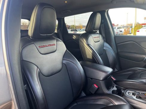 Used 2020 Jeep Cherokee Trailhawk w/ Cold Weather Group image 29