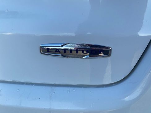 Used 2024 Jeep Compass Latitude image 41