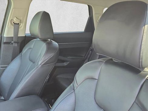 Used 2025 Kia Sorento S FWD image 16