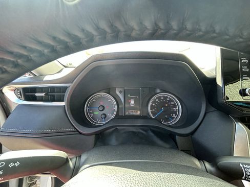 Certified 2021 Toyota Venza LE image 21