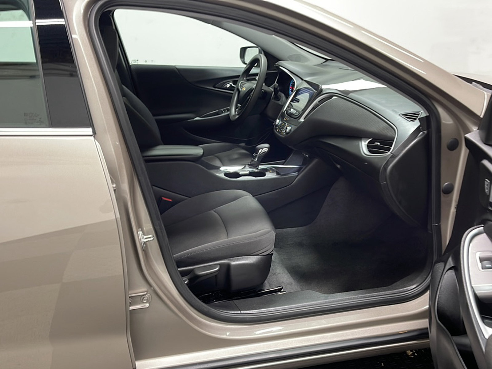 Used 2025 Chevrolet Malibu LT FWD image 20