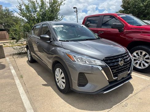 Used 2021 Nissan Kicks S FWD image 3