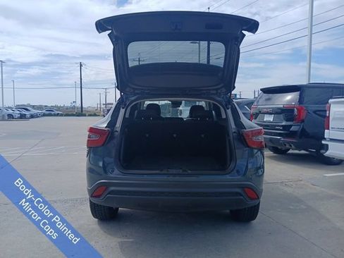 Used 2025 Chevrolet Trax LS w/ LS Convenience Package FWD image 9