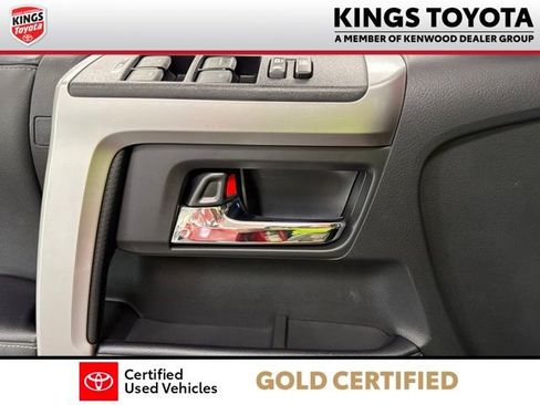 Used 2022 Toyota 4Runner Limited AWD/4WD image 32