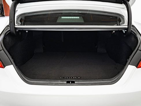 Used 2018 Toyota Camry SE image 21