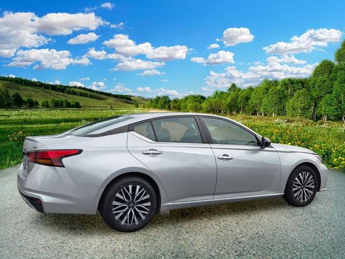 Used 2024 Nissan Altima 2.5 SV FWD image 6