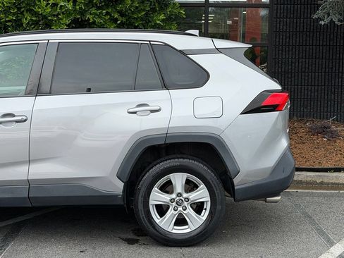 Used 2020 Toyota RAV4 XLE AWD/4WD image 11