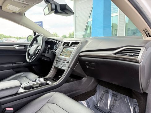 Used 2018 Ford Fusion SE w/ Equipment Group 602A FWD image 21