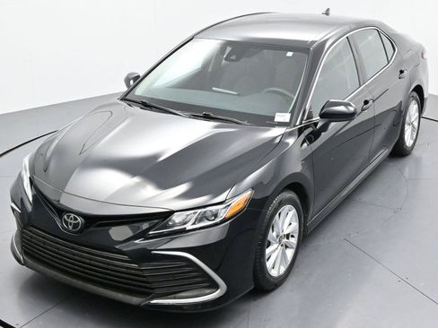 Used 2022 Toyota Camry LE FWD image 35