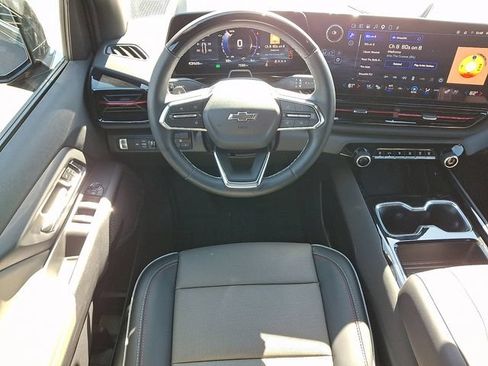 Used 2026 Chevrolet Silverado EV Trail Boss AWD/4WD image 3