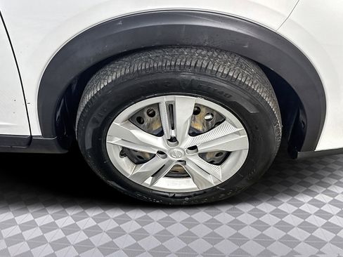 Used 2022 Nissan Kicks S image 33