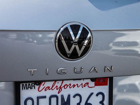 Used 2023 Volkswagen Tiguan SE R-Line image 10