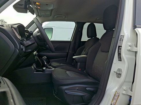 Used 2023 Jeep Renegade Latitude AWD/4WD image 13