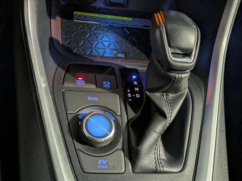 Used 2020 Toyota RAV4 Limited image 12