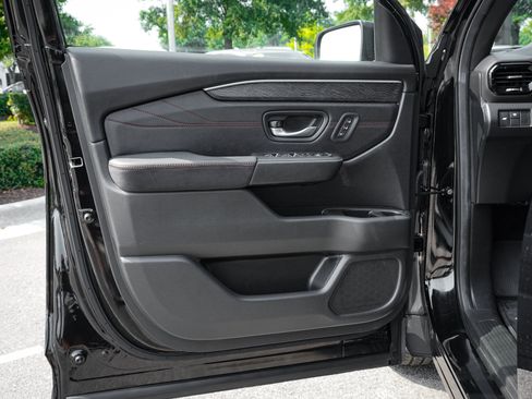 Used 2026 Honda Pilot Black Edition image 14