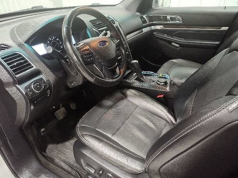 Used 2017 Ford Explorer Limited w/ Equipment Group 301A AWD/4WD image 14