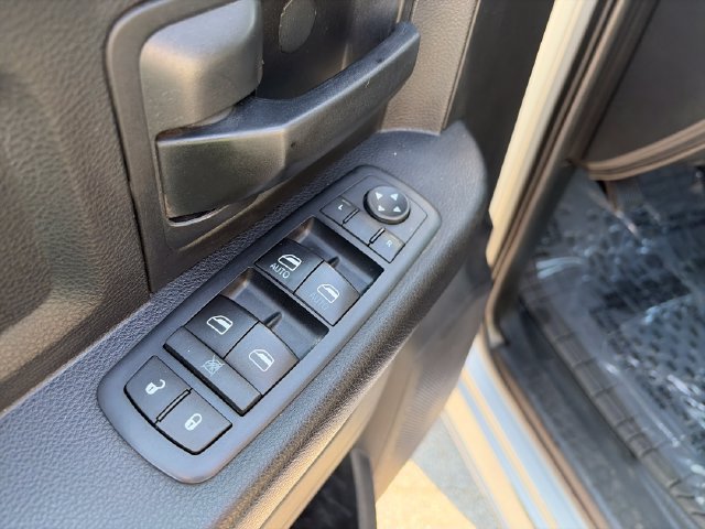 Used 2017 RAM 3500 Tradesman w/ Chrome Appearance Group AWD/4WD image 11