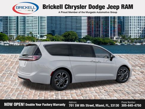 New 2026 Chrysler Pacifica Select FWD image 4