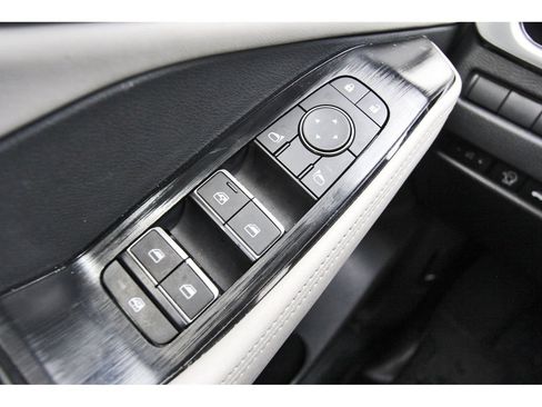 Used 2025 Nissan Rogue SL FWD image 15
