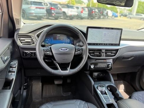Certified 2024 Ford Escape Platinum w/ Premium Technology Package AWD/4WD image 6