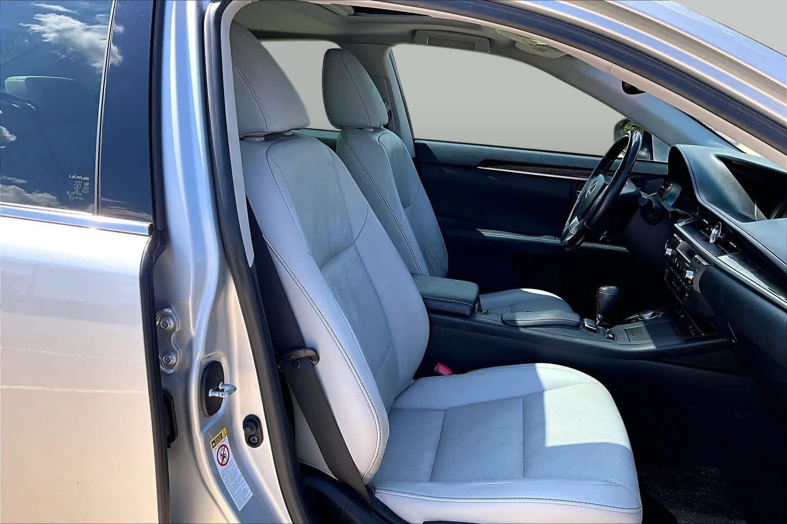 Used 2014 Lexus ES 350 w/ Luxury Package FWD image 9
