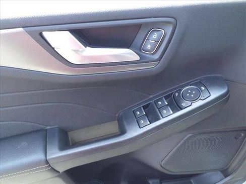New 2024 Ford Escape SE FWD image 9