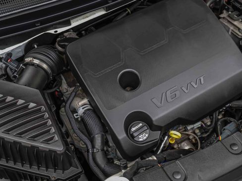 Used 2019 Chevrolet Traverse LT w/ LPO, Floor Liner Package AWD/4WD image 28