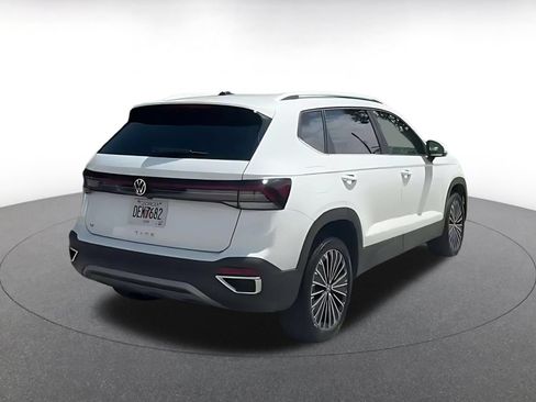 Used 2026 Volkswagen Taos SE FWD image 15