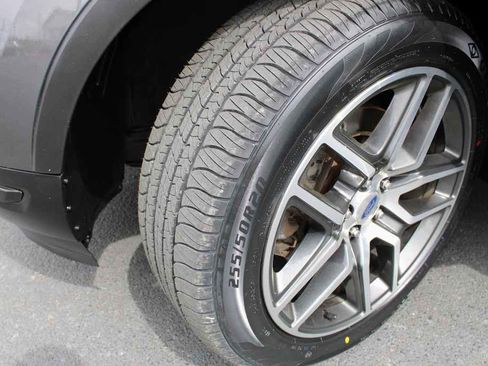 Used 2018 Ford Explorer Sport image 18